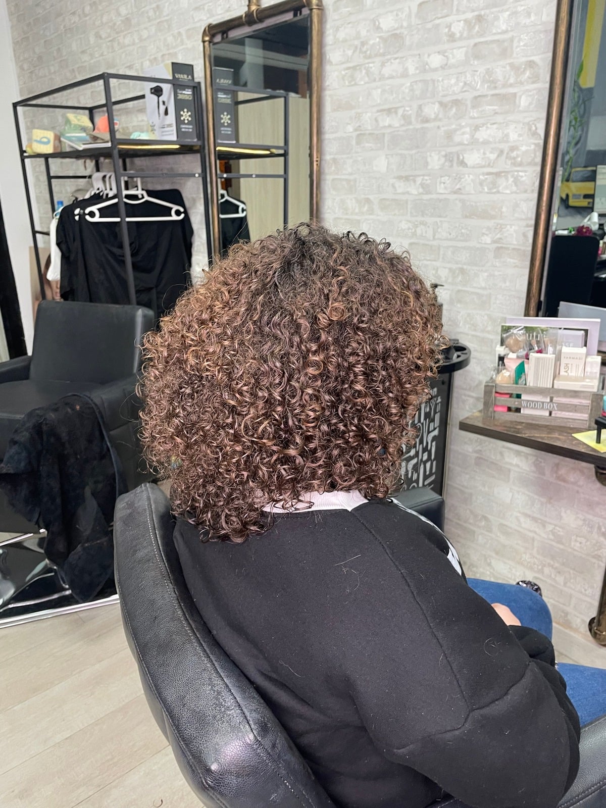 Corte en seco en cabello rizado